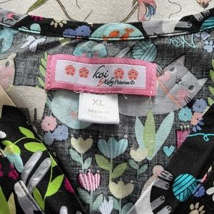 Koi scrub top…XL
